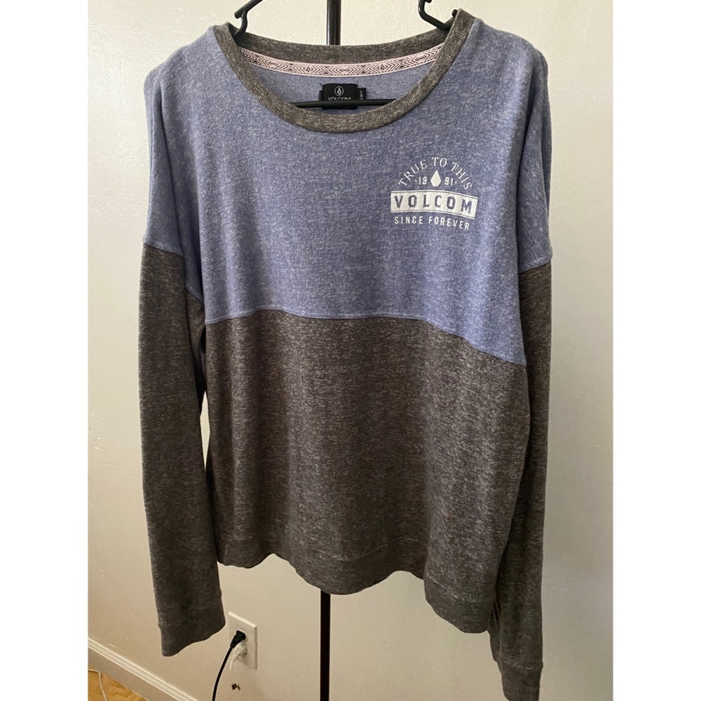 Volcom lite sweater/top